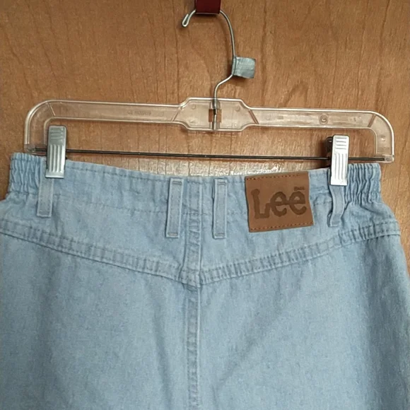 Lee ladies light wash shorts NWOT size 10 M. - Picture 9 of 15